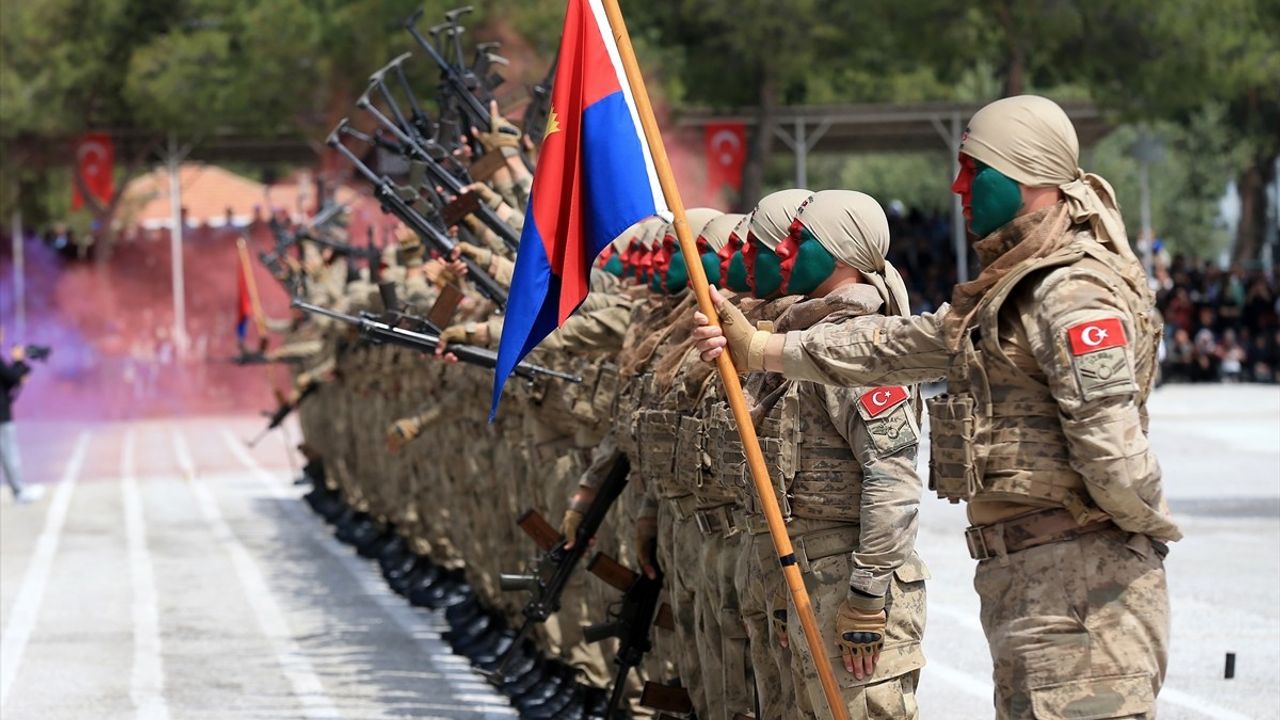 Manisa'da 1761 Uzman Erbaşın Mezuniyet Sevinci