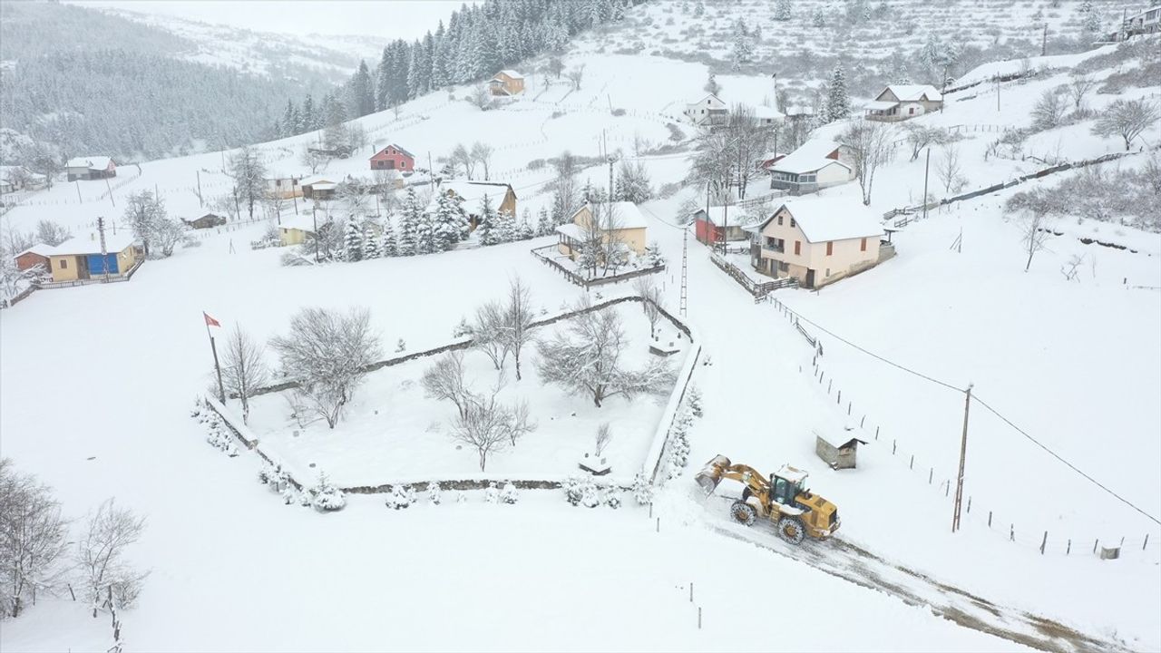 Ordu ve Bayburt'ta Karla Mücadele Devam Ediyor