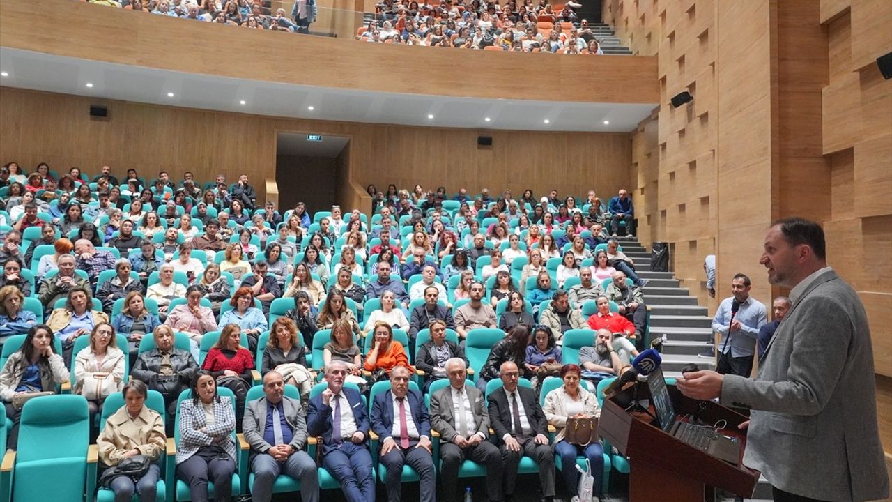 Öyküsel Terapiyi Anlattı: Yeşilay Başkanı İzmir'de Bilgi Paylaştı