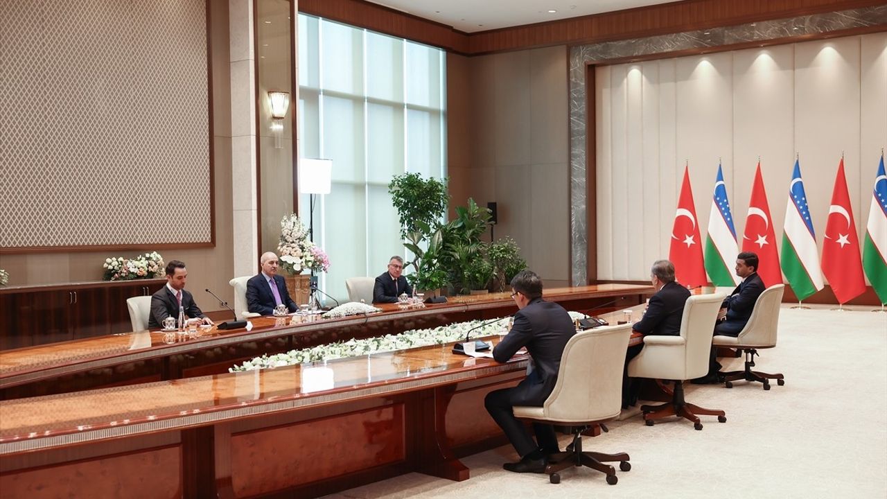 Özbekistan'da Tarihi Kabul: TBMM Başkanı Kurtulmuş, Cumhurbaşkanı Mirziyoyev ile Görüştü
