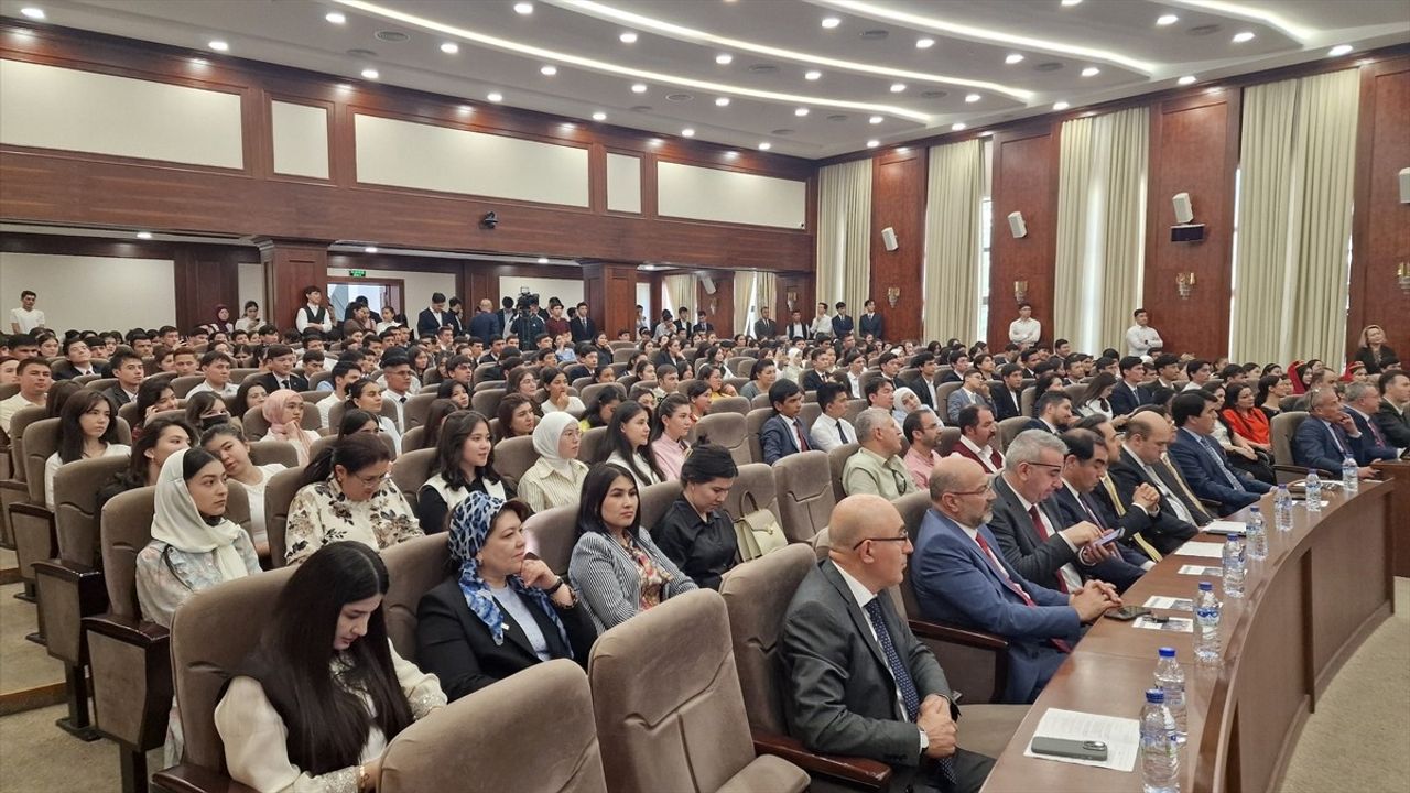 Özbekistan'da Türk Dili Bayramı Coşkusu