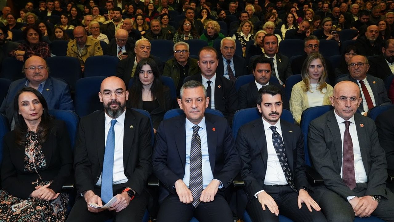 Özgür Özel, Gazetecilere Ödül Töreninde Konuştu