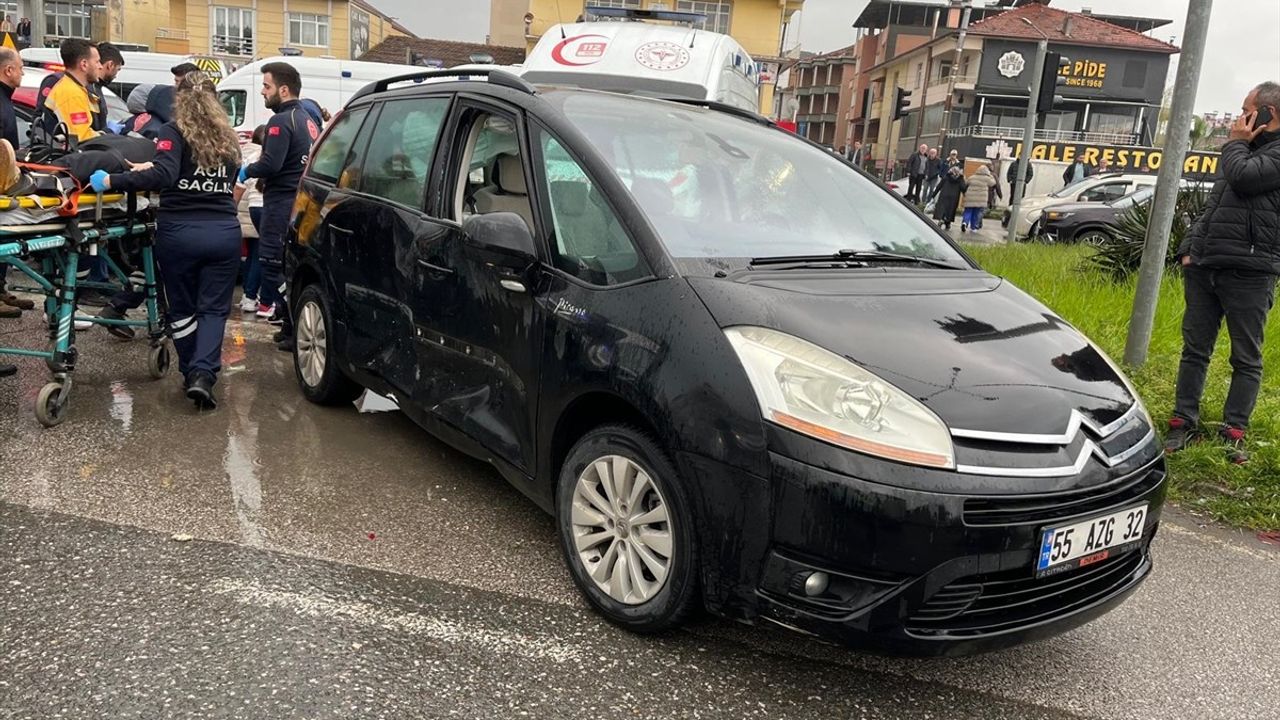 Samsun'daki Zincirleme Trafik Kazasında 6 Yaralı