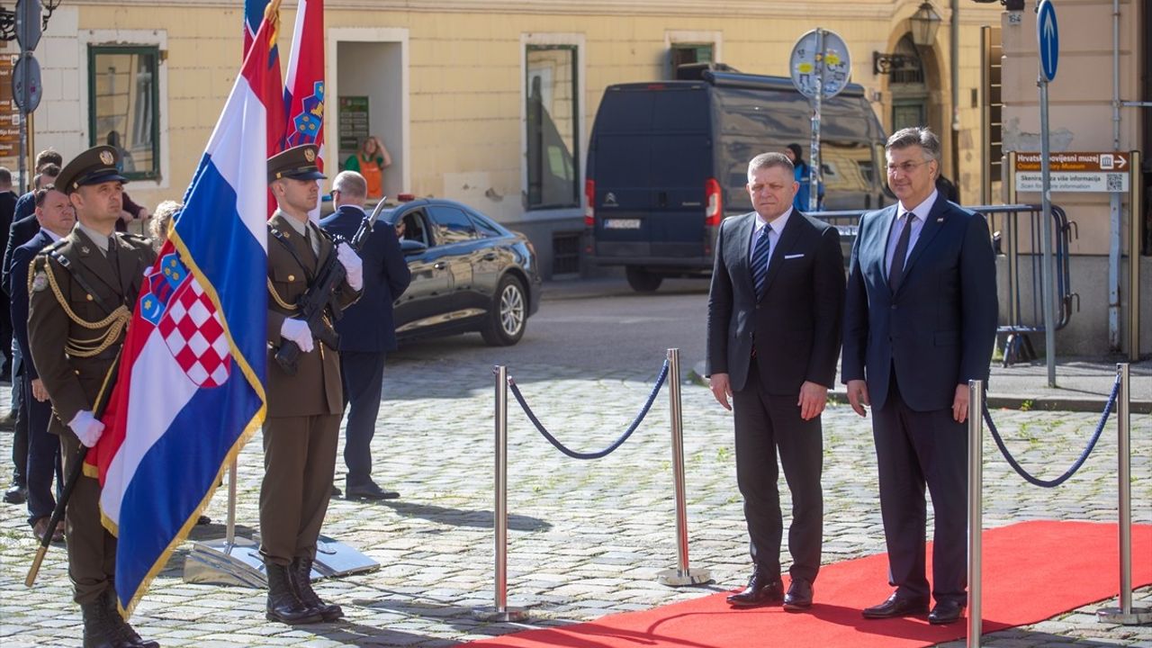 Slovakya Başbakanı Fico, Rusya'daki Kutlamalara Katılacak