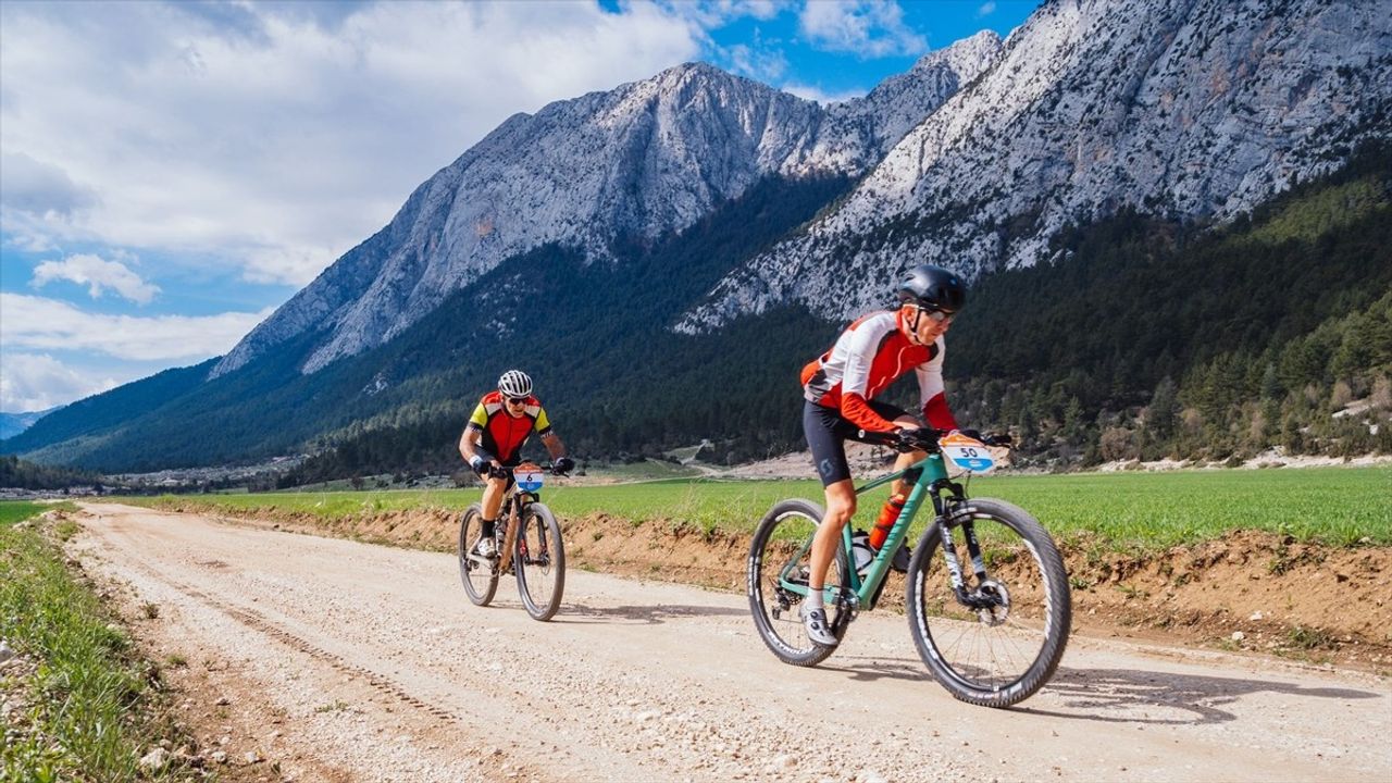 Trans Taurus Dağ Bisikleti Etap Yarışları'nda İkinci Gün Geride Kaldı