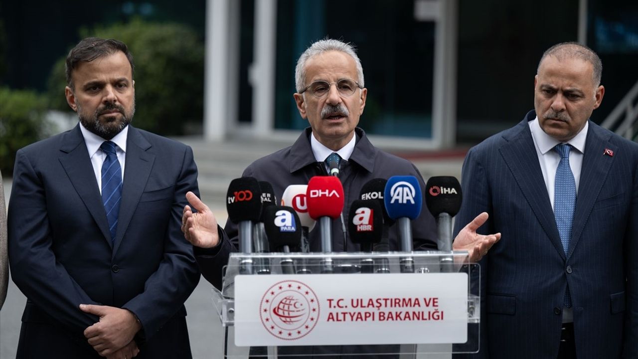 Ulaştırma Bakanı Uraloğlu'ndan Deprem Sonrası İletişim Değerlendirmesi