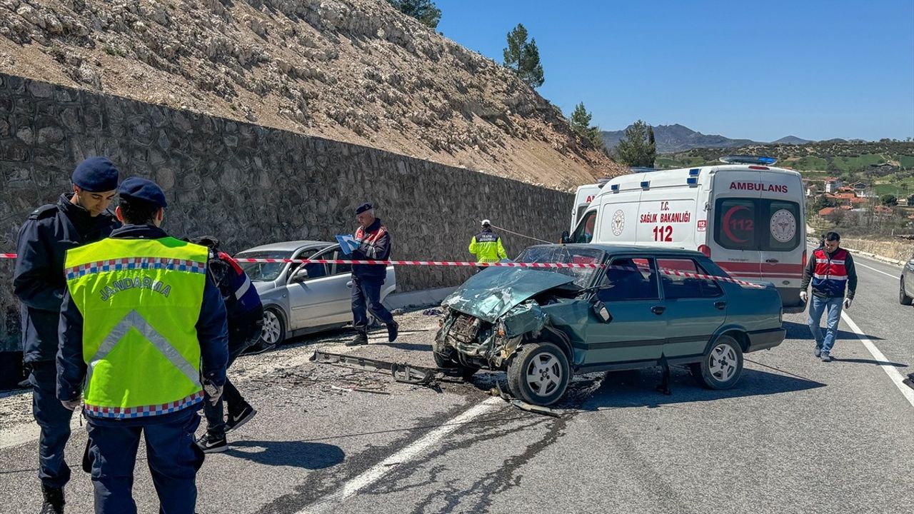 Uşak'ta Trafik Kazası: Karı Koca Hayatını Kaybetti