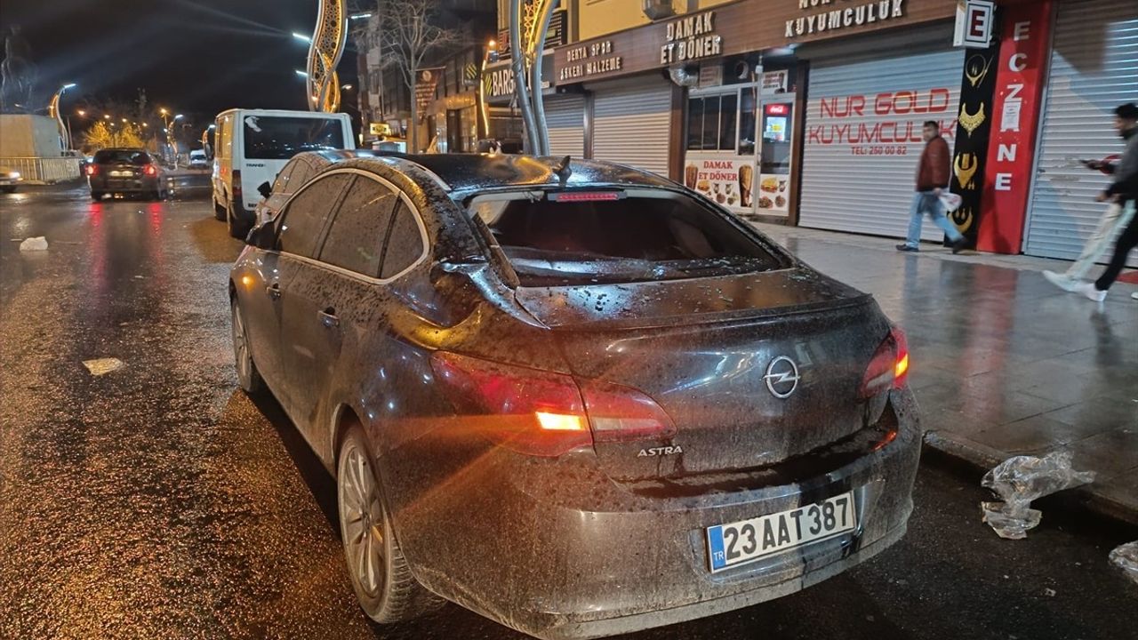 Van ve Hakkari'de Şiddetli Rüzgar Zarara Yol Açtı