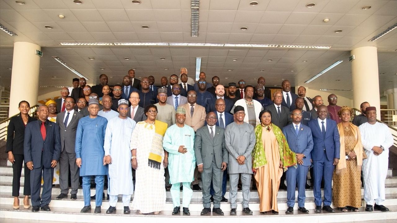 Afrika Birliği ve ECOWAS Kıtanın Barışını Sağlamak İçin Bir Araya Geldi