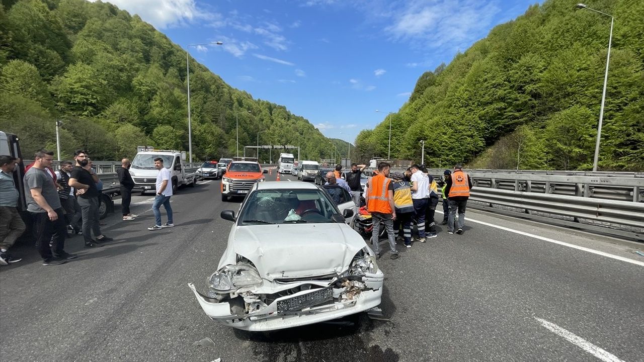 Anadolu Otoyolu'nda Feci Kaza: 3 Yaralı
