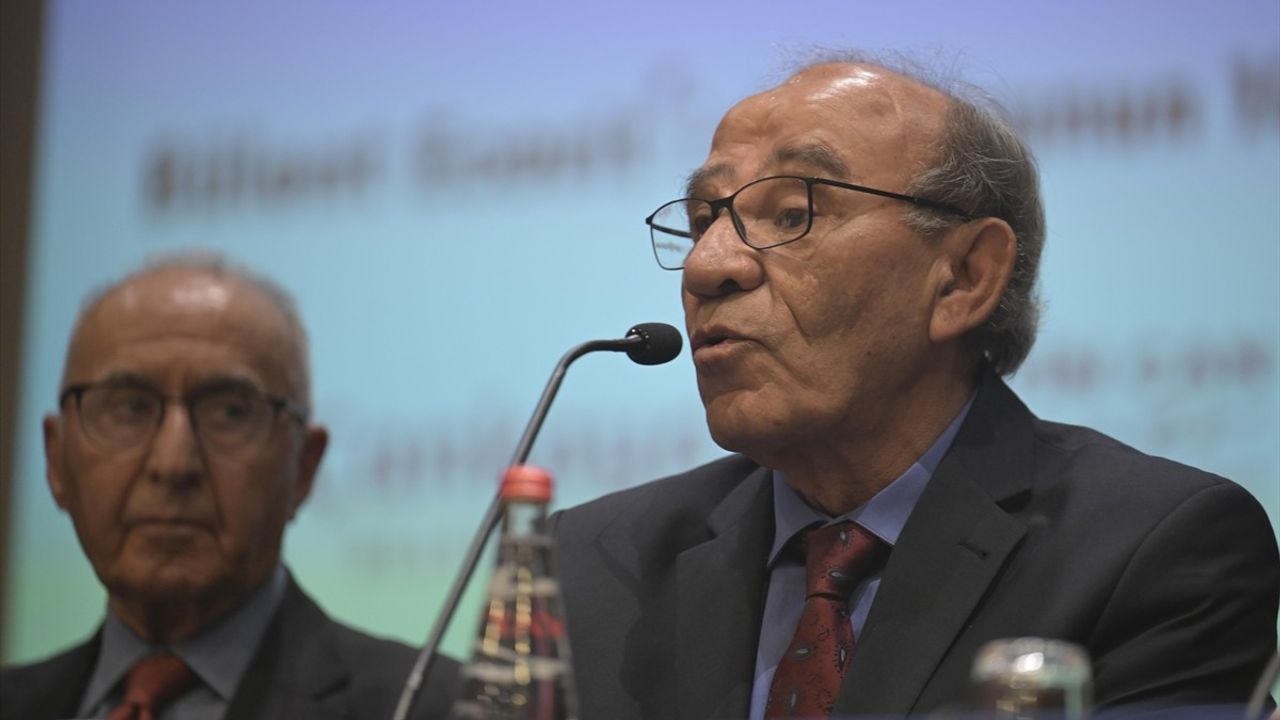 Ankara'da 'Her Yönüyle Ecevit' Paneli Gerçekleşti