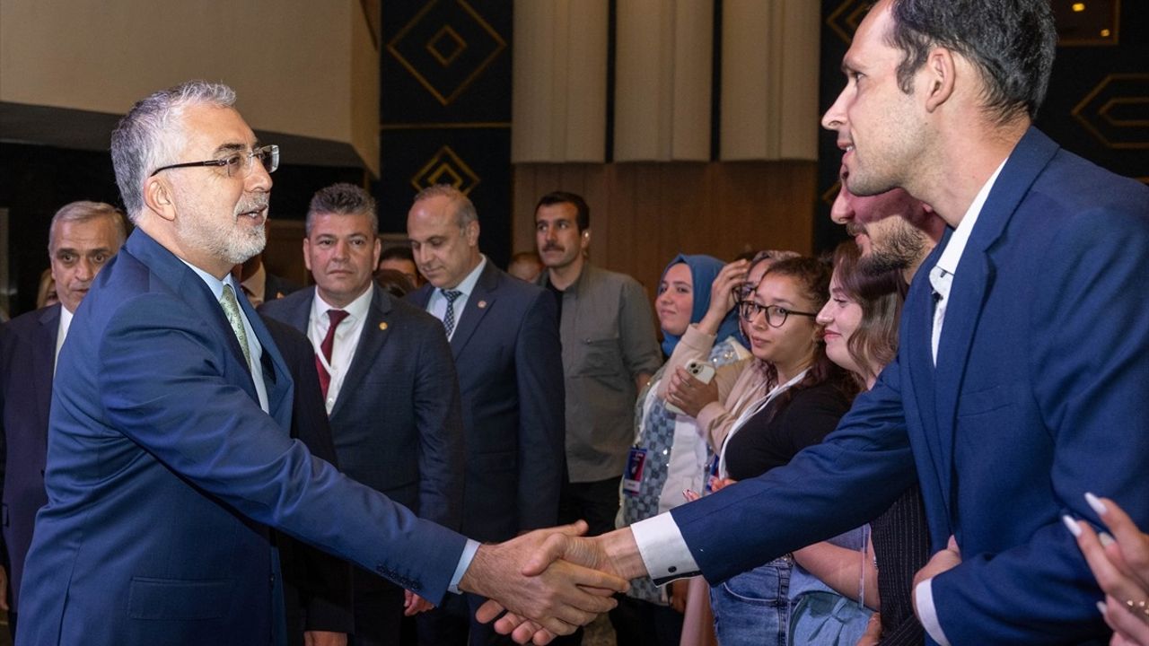 Bakan Işıkhan: Genç İşçiler Ülkenin Geleceği için Hayati Önem Taşıyor