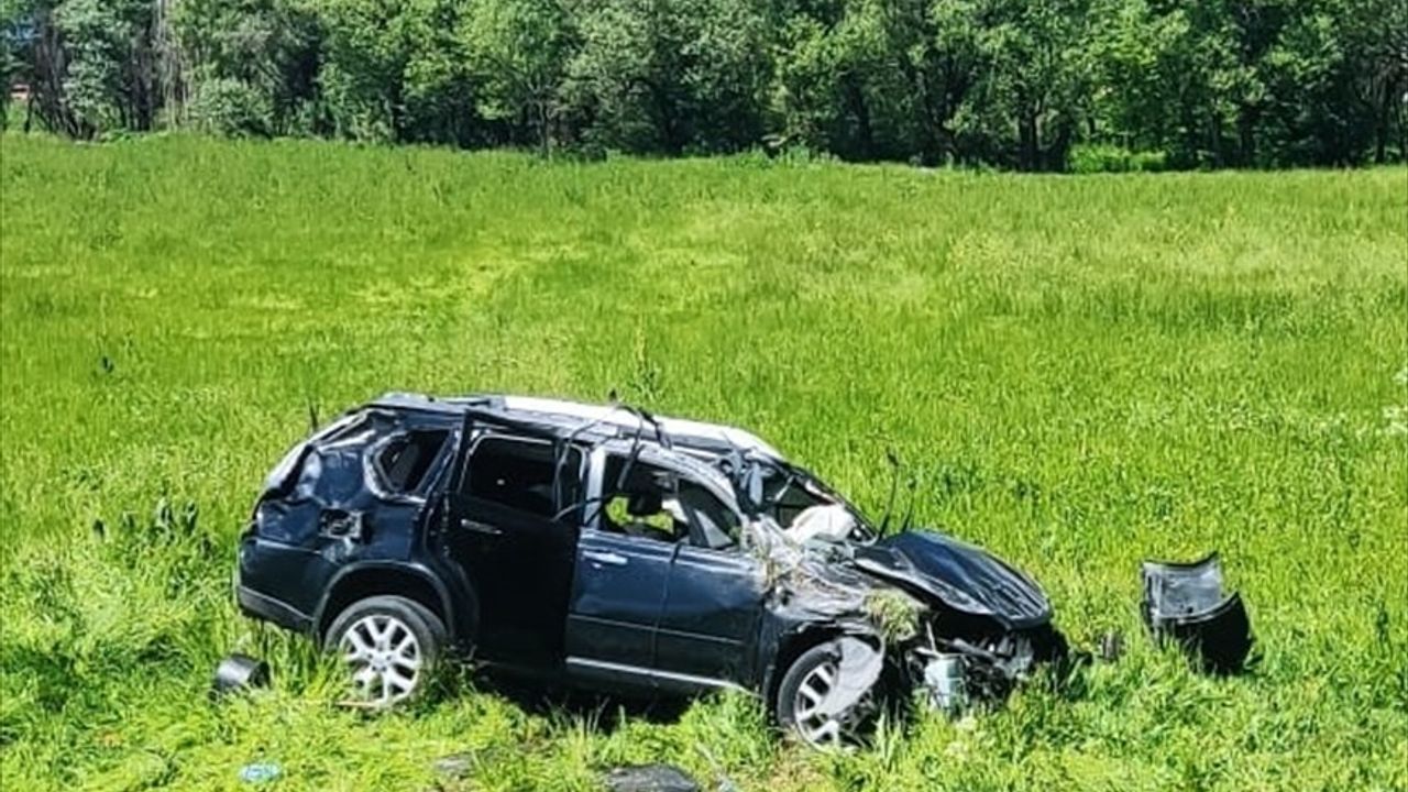 Bitlis'te Polis Aracının Takla Atması Sonucu İki Polis Yaralandı