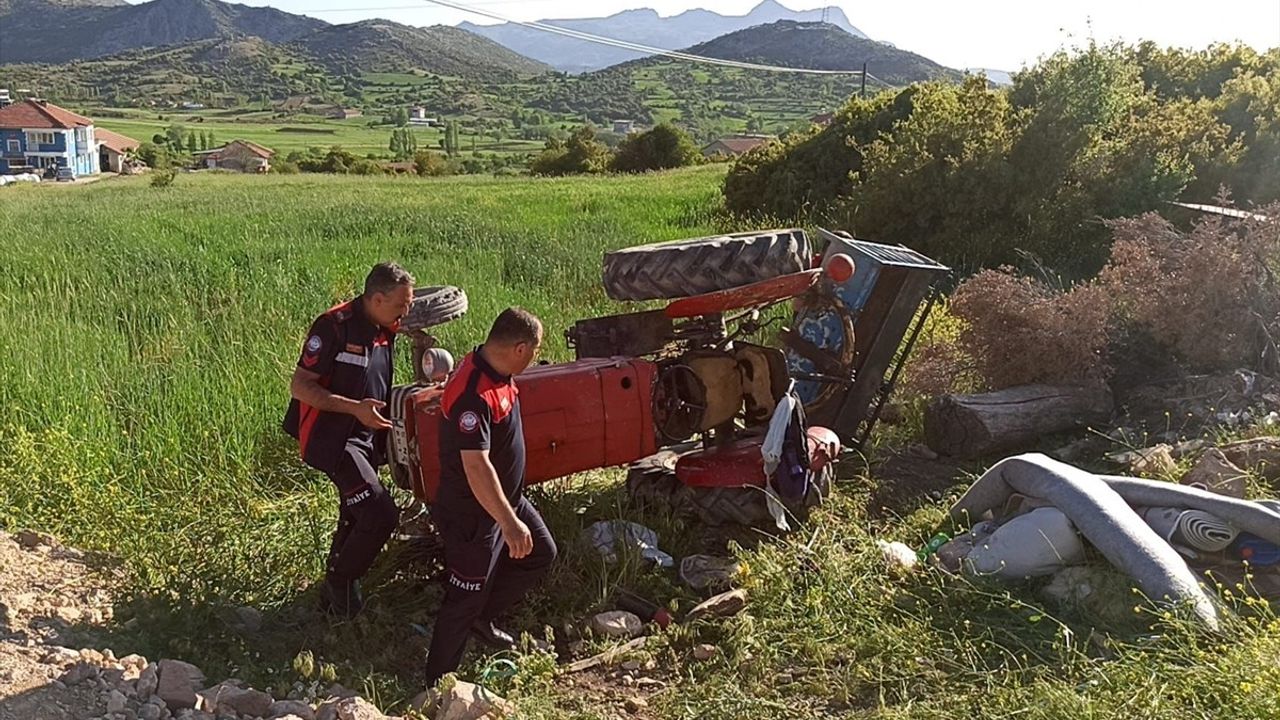 Burdur'da Traktör Kazası: 1 Çocuk Hayatını Kaybetti, 4 Yaralı