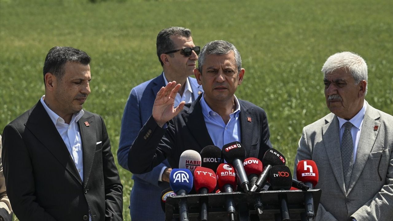 CHP Genel Başkanı Özgür Özel, Ekrem İmamoğlu'nu Cezaevinde Ziyaret Etti