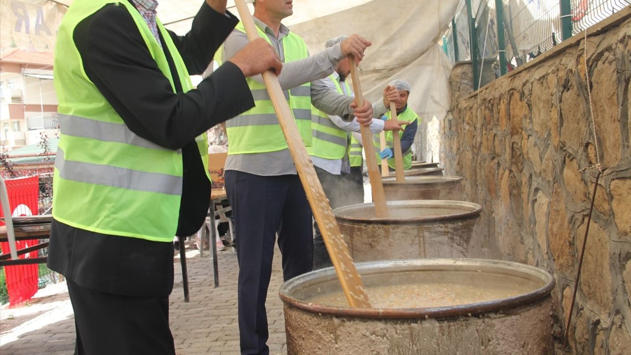 Çorum'da Hıdırellez Kutlamalarında İmece Usulü Aşure İkramı