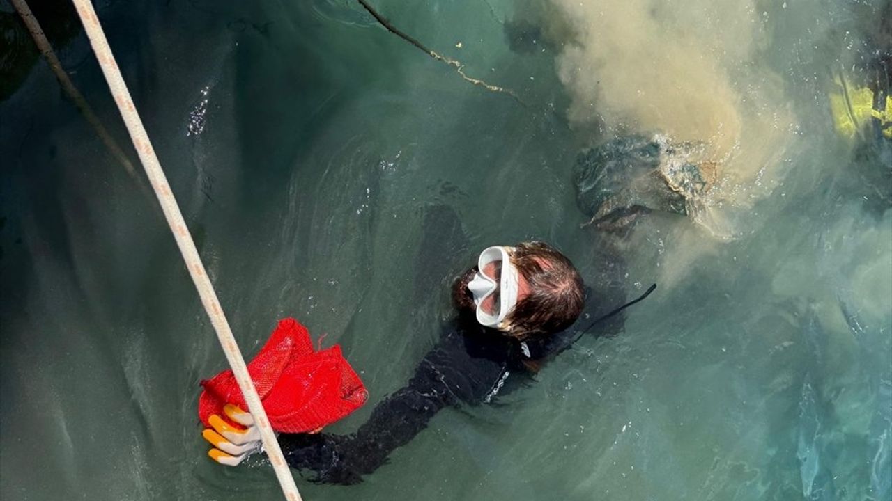 Datça'da Deniz Dibi Temizliği: 2 Ton Atık Toplandı