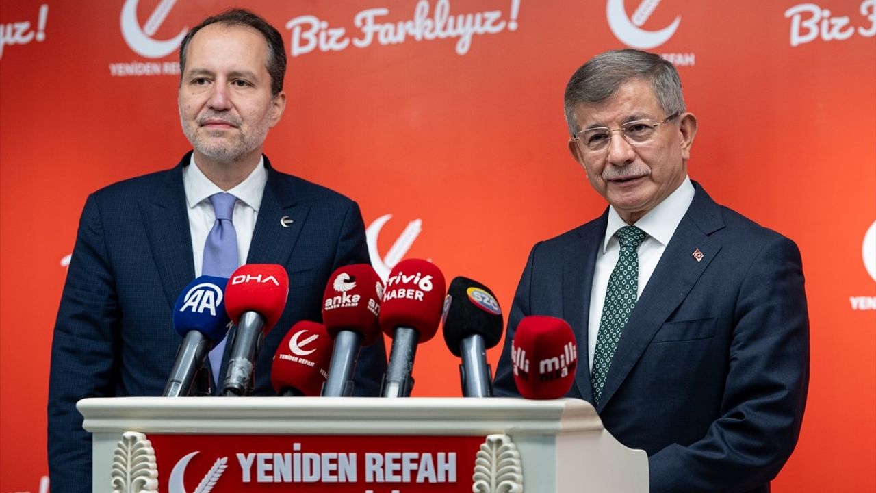 Davutoğlu ve Erbakan'dan Anayasa Vurgusu