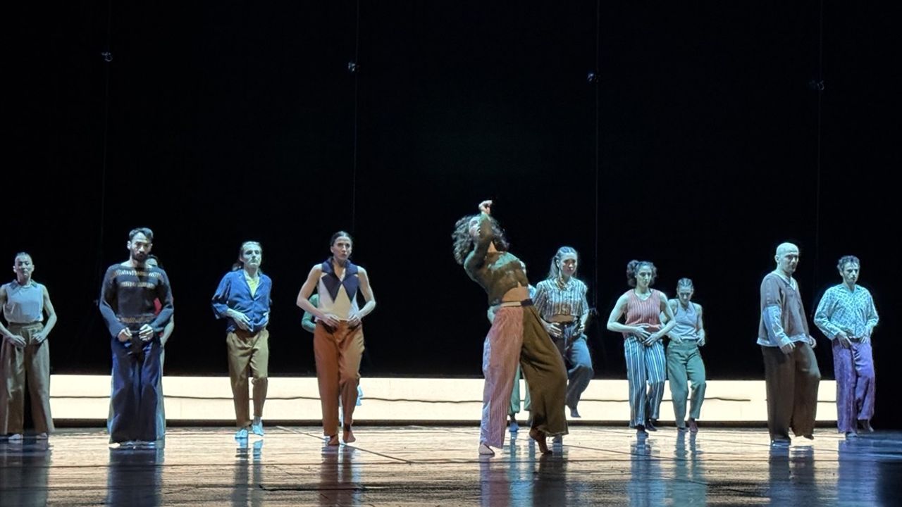 Deliriyum: Modern Dans Gösterisi ile Akıl Hastanesi Metaforu