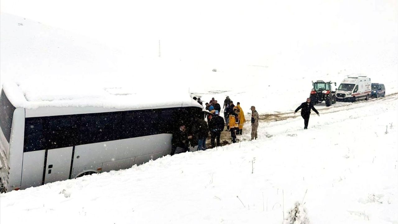 Erzurum'da Jandarma Trabzonspor Taraftarını Kurtardı
