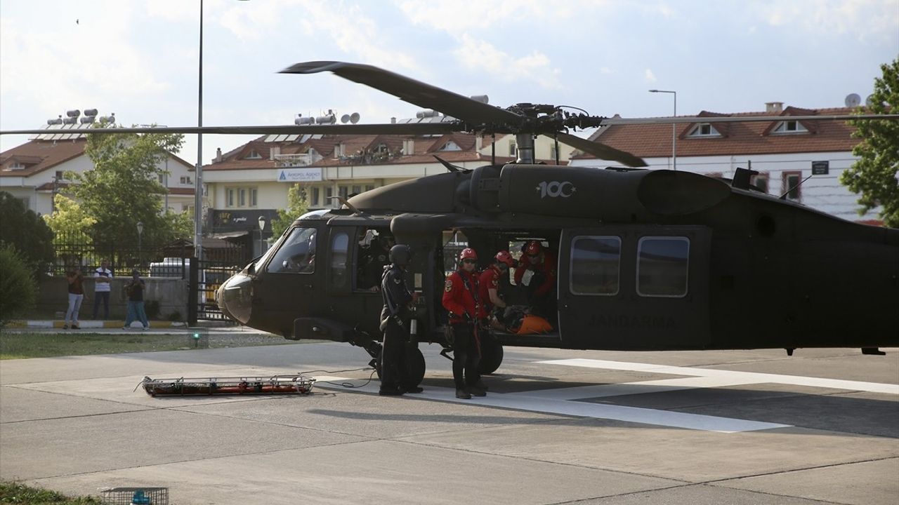Fethiye'de Yamaç Paraşütçüsünün Kurtarılması