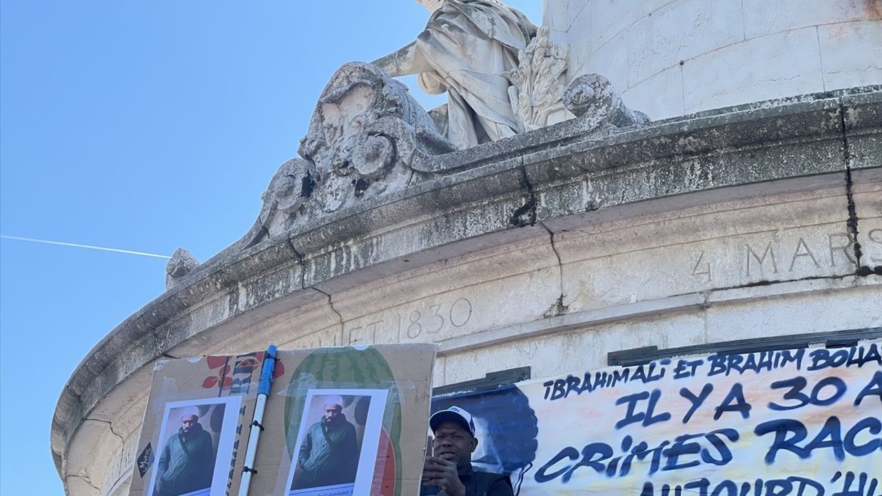 Fransa'da Camide Bıçaklanarak Öldürülen Genç Anıldı