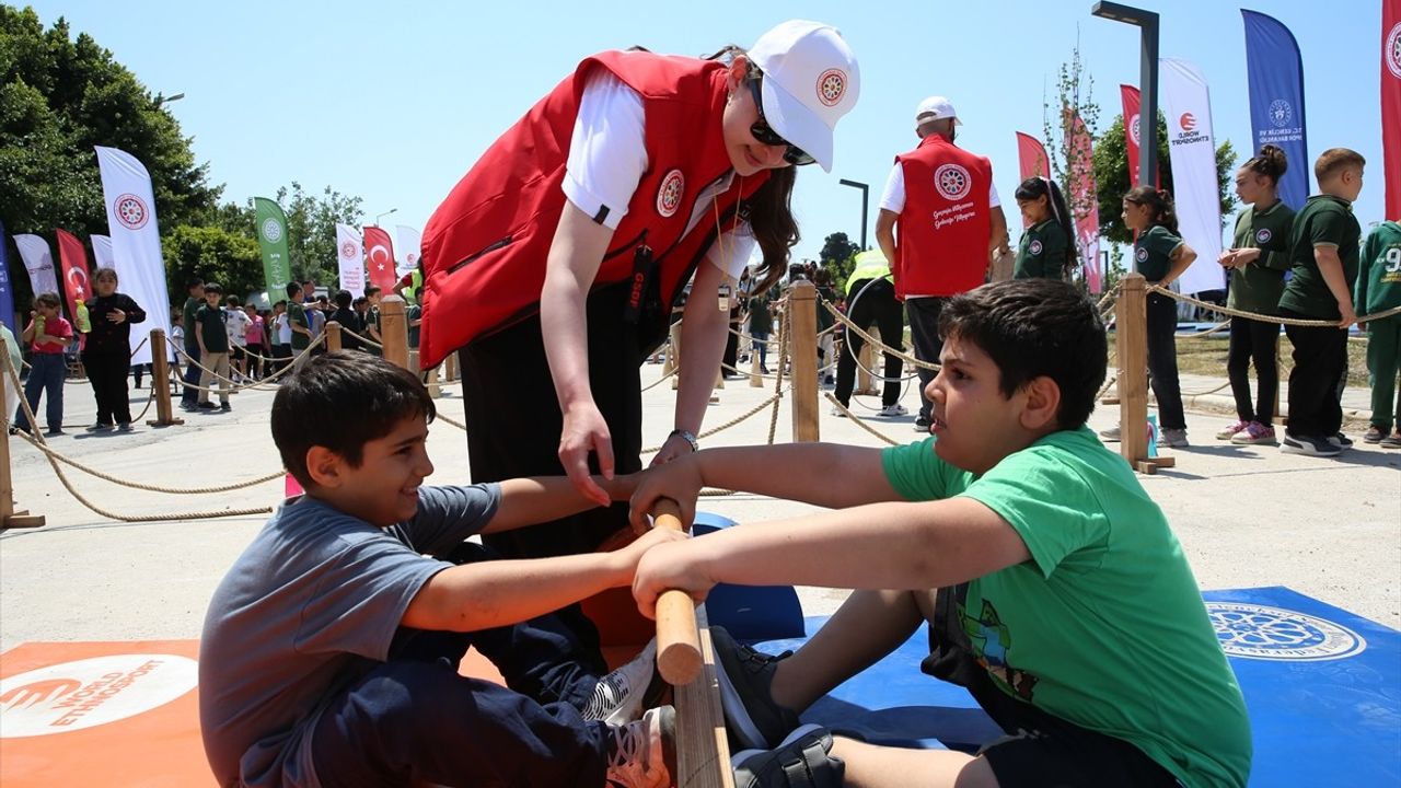 Hatay'da Depremzede Çocuklar Geleneksel Oyunlarla Eğlendi