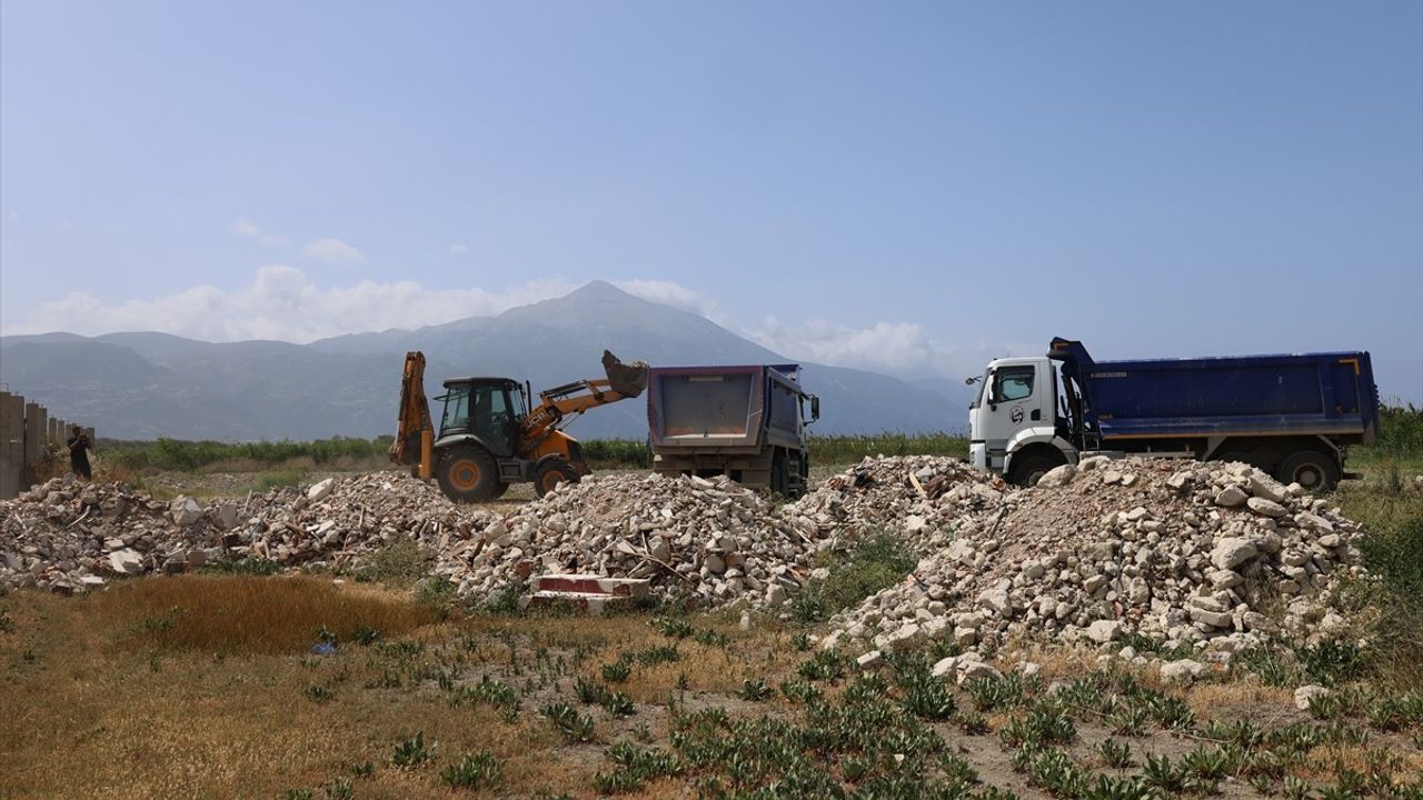 Hatay'daki Mileyha Sulak Alanı'nda Moloz Temizliği Yapıldı