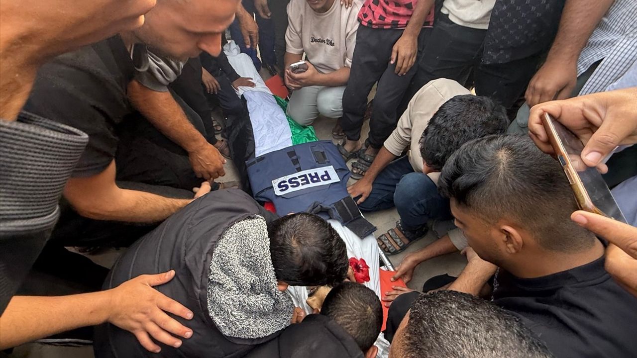 İsrail'in Gazze'deki Hastane Saldırısında Bir Gazeteci Hayatını Kaybetti