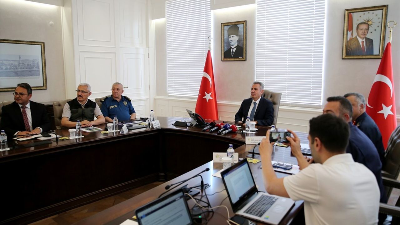 İzmir'de Ormanlık Alanlara Girişler 5 Ay Yasaklanıyor