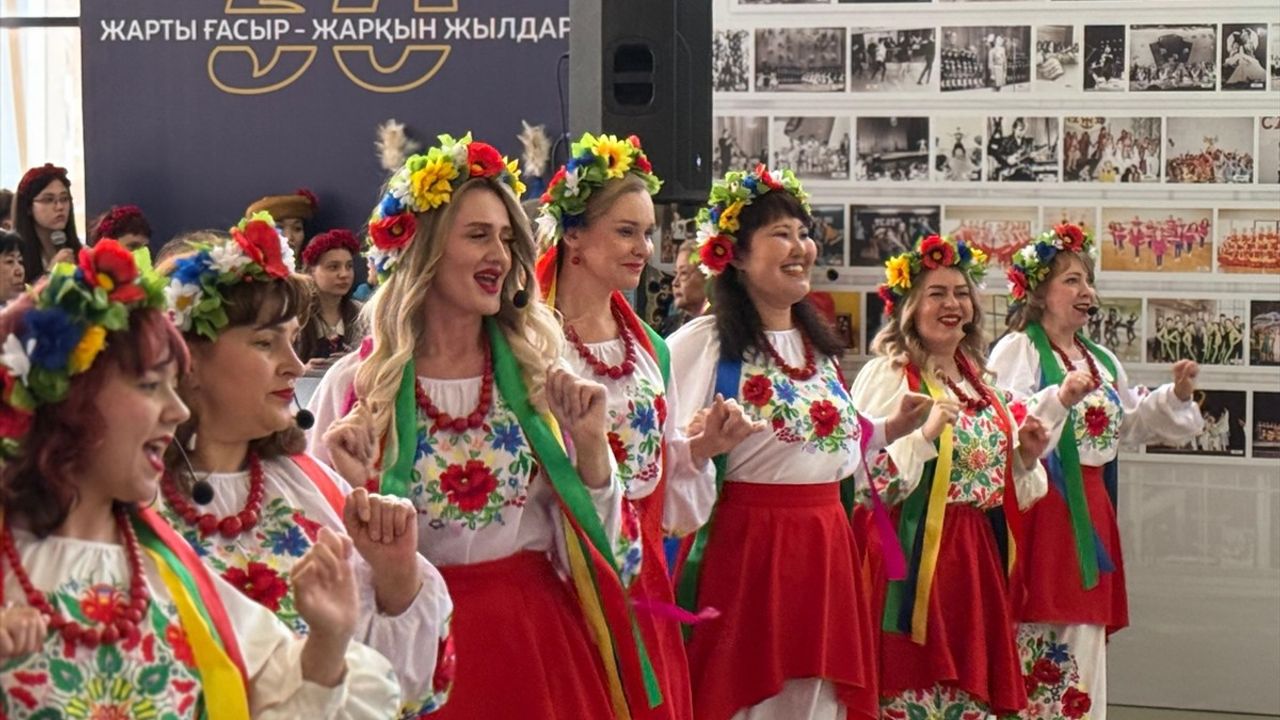 Kazakistan'da 1 Mayıs Halk Birliği Günü Coşkuyla Kutlandı