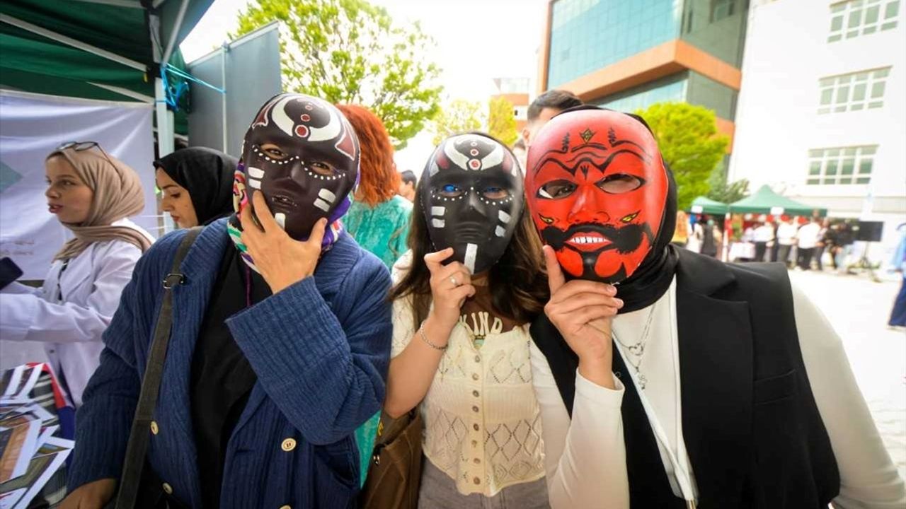 Konya'da Üniversite Öğrencileri Kültürel Etkileşimde Bulundu