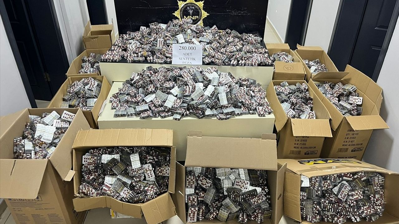 Mersin'de 280 Bin Sentetik Ecza Hapı Yakalandı