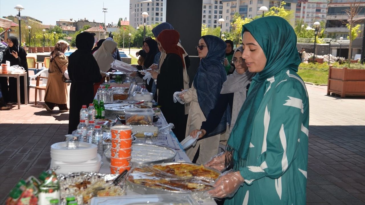 Muş'ta Gazze İçin Yardım Kermesi Düzenlendi