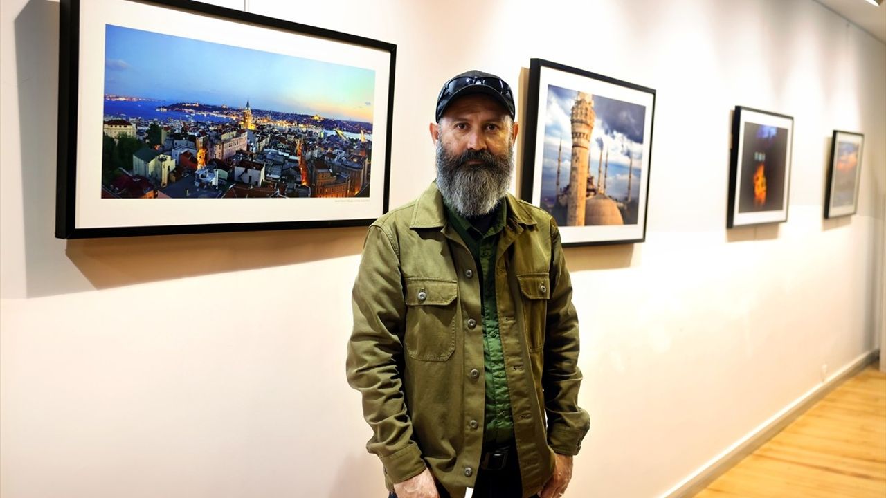Nevzat Yıldırım'ın 'İstanbul'u Sevmek' Sergisi Sanatseverlerle Buluştu