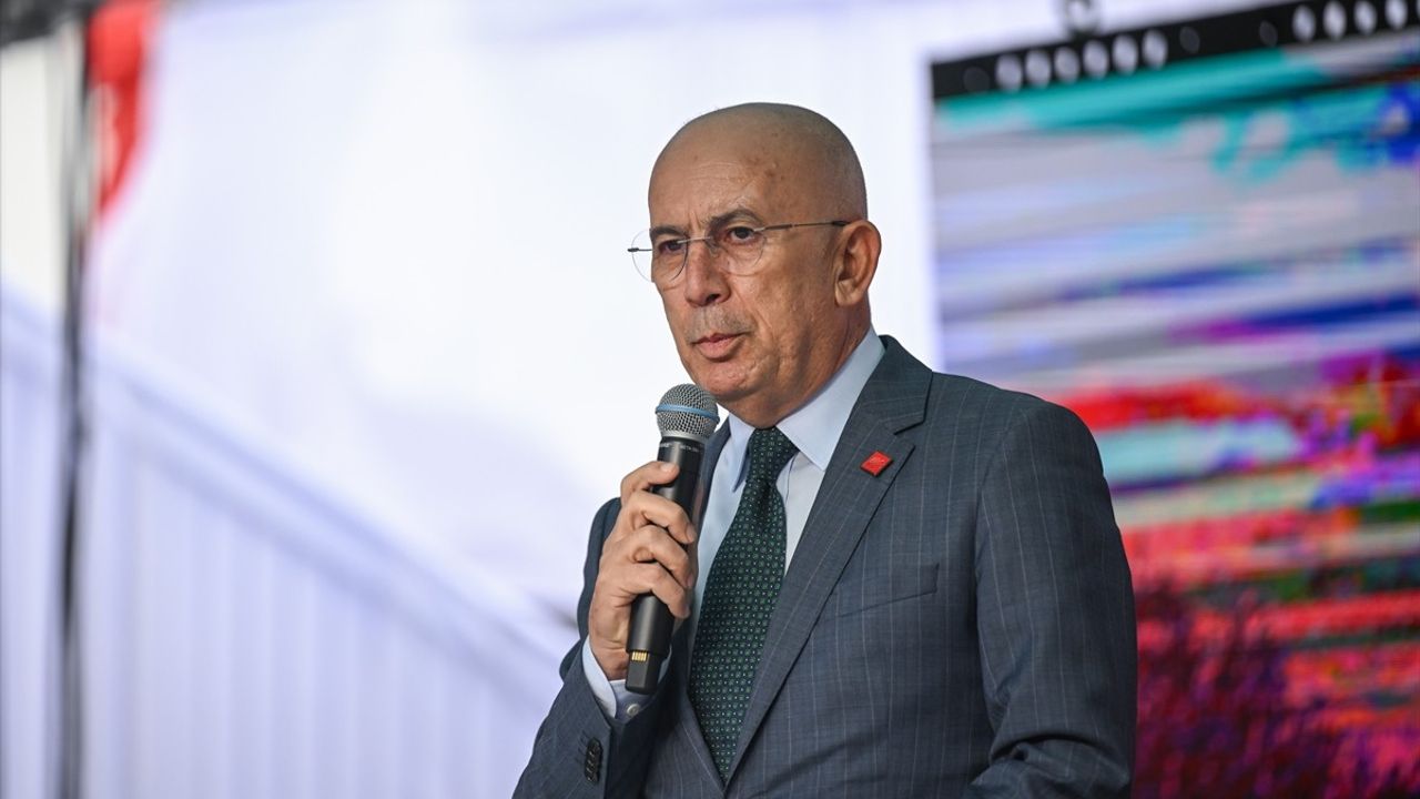 Özgür Özel'den Gençlere Vizyon: Yasaksız Bir Gelecek