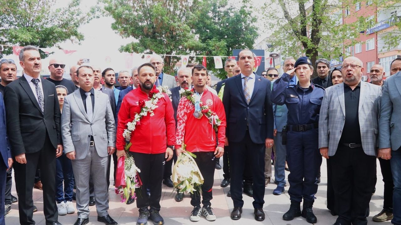 Ramazan Efe Yılmaz, Dünya Şampiyonu Halterci Çankırı'da Coşkuyla Karşılandı