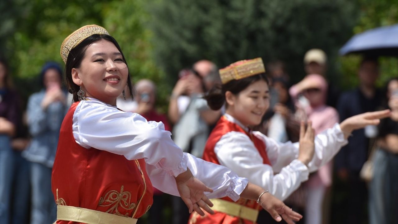 Sakarya'da Uluslararası Öğrencilere Türk Kültürü Tanıtıldı