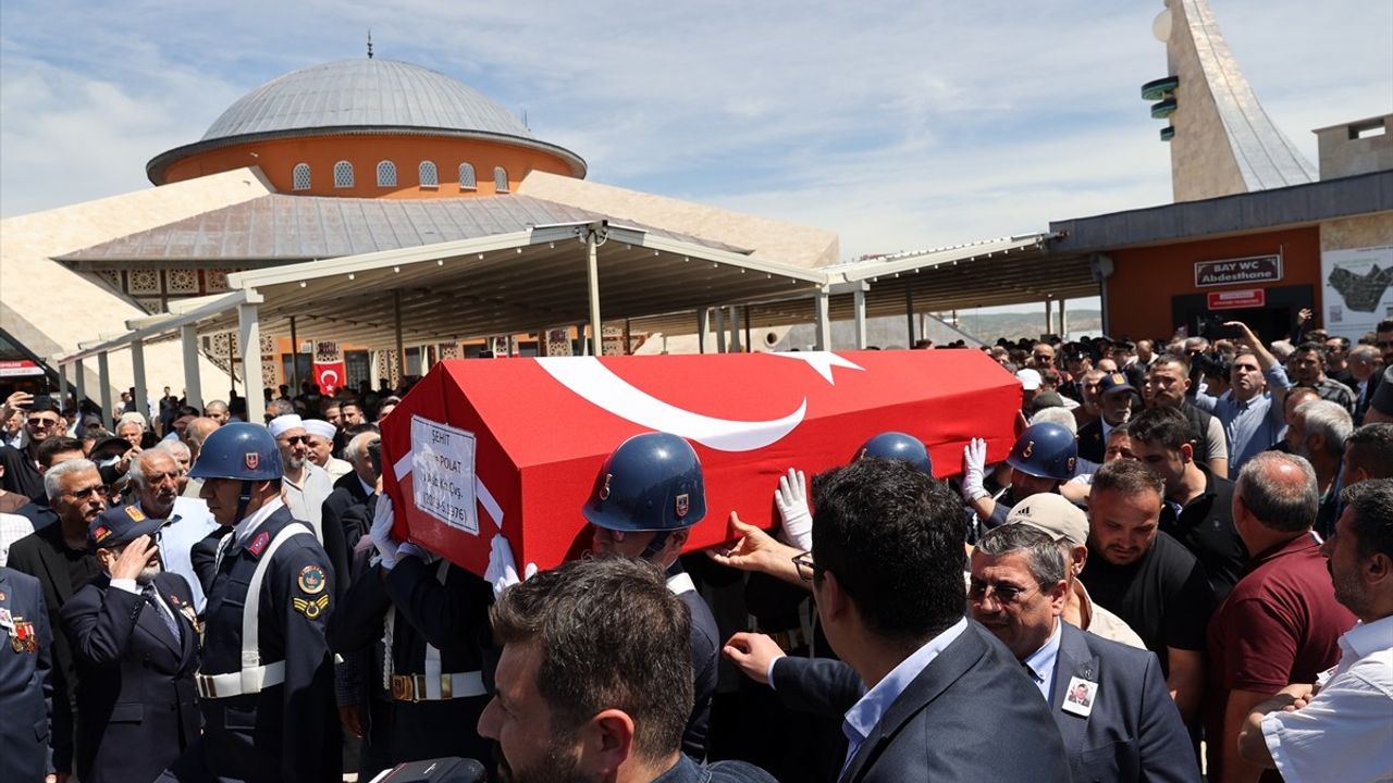 Şehit Astsubay Emre Polat Sivas'ta Son Yolculuğuna Uğurlandı