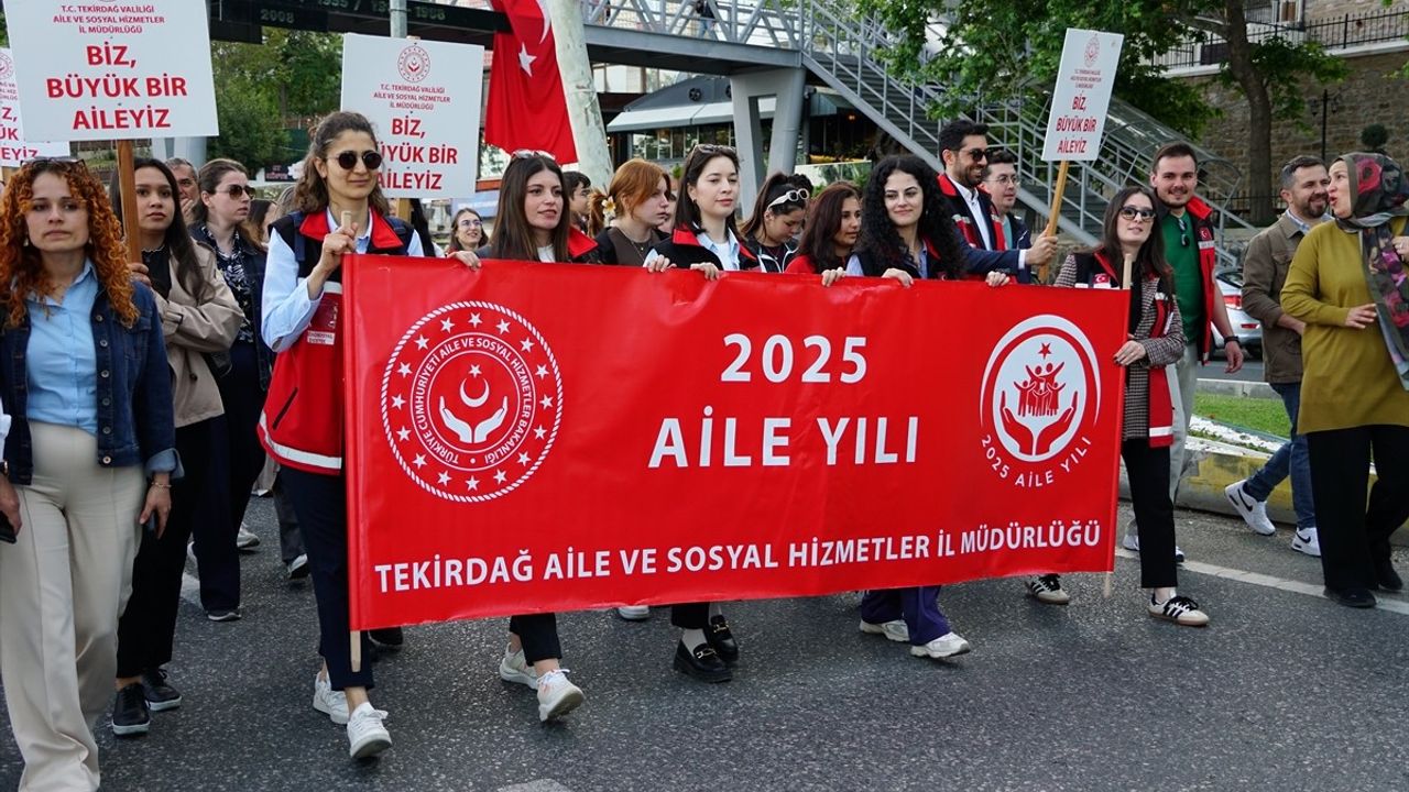 Tekirdağ'da Aile Haftası Yürüyüşü Düzenlendi