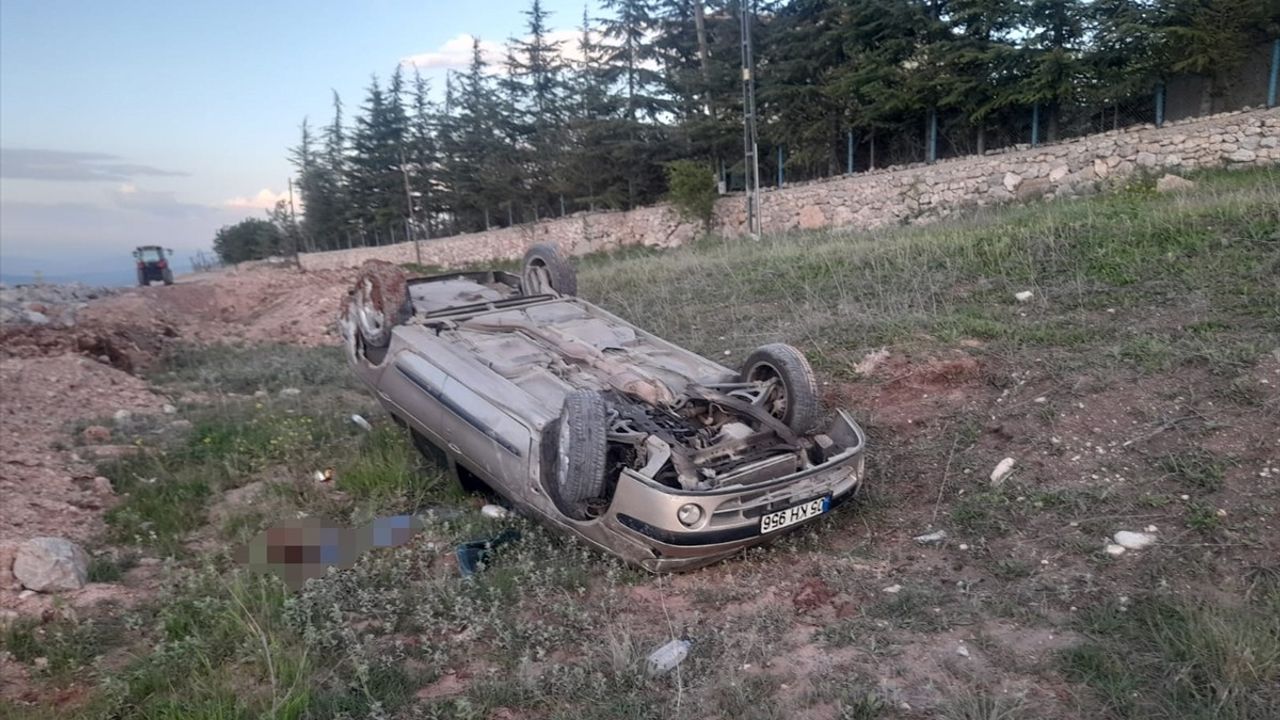 Tokat'ta Şarampole Devrilen Otomobil Kazası