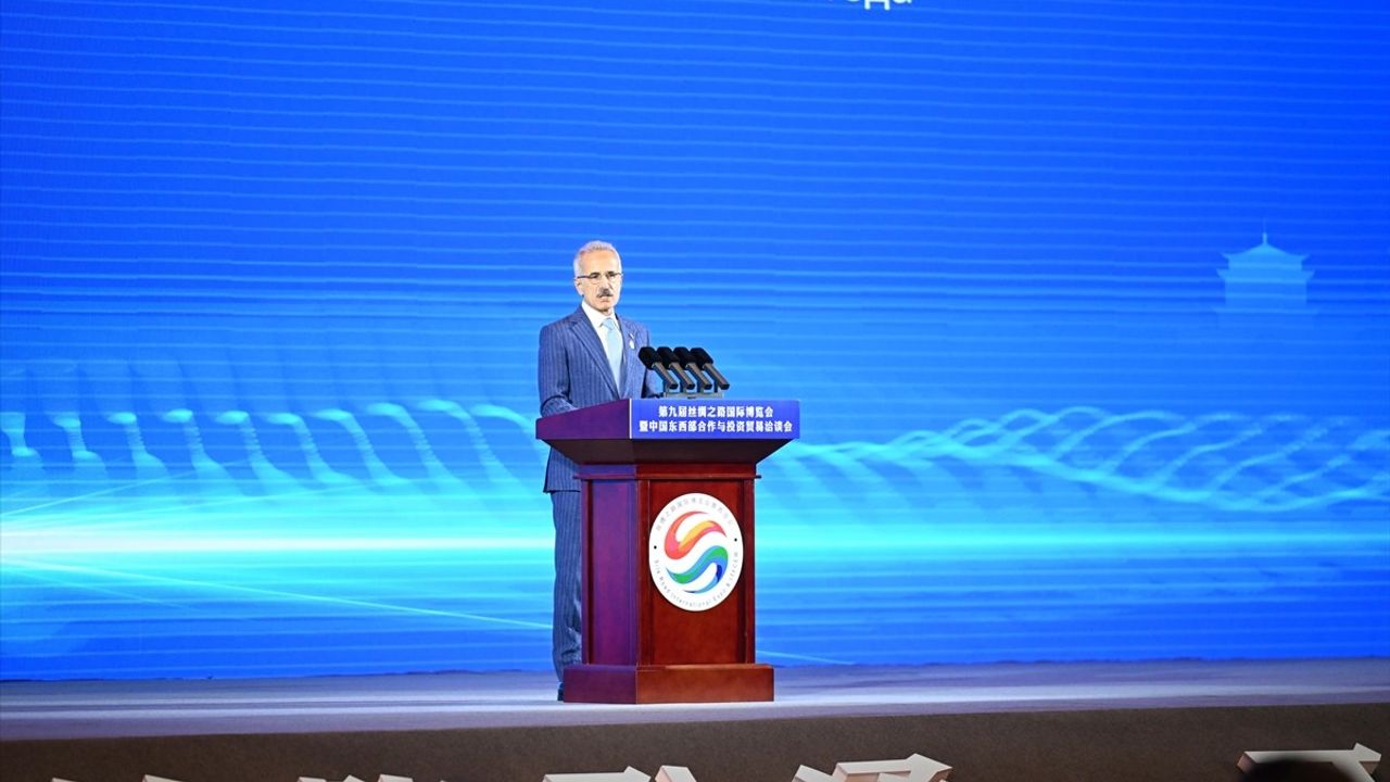 Ulaştırma ve Altyapı Bakanı Uraloğlu'ndan İpek Yolu Vurgusu
