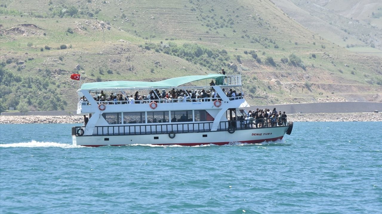 Van'da 22. Akdamar Çocuk ve Gençlik Tiyatroları Şenliği Tamamlandı