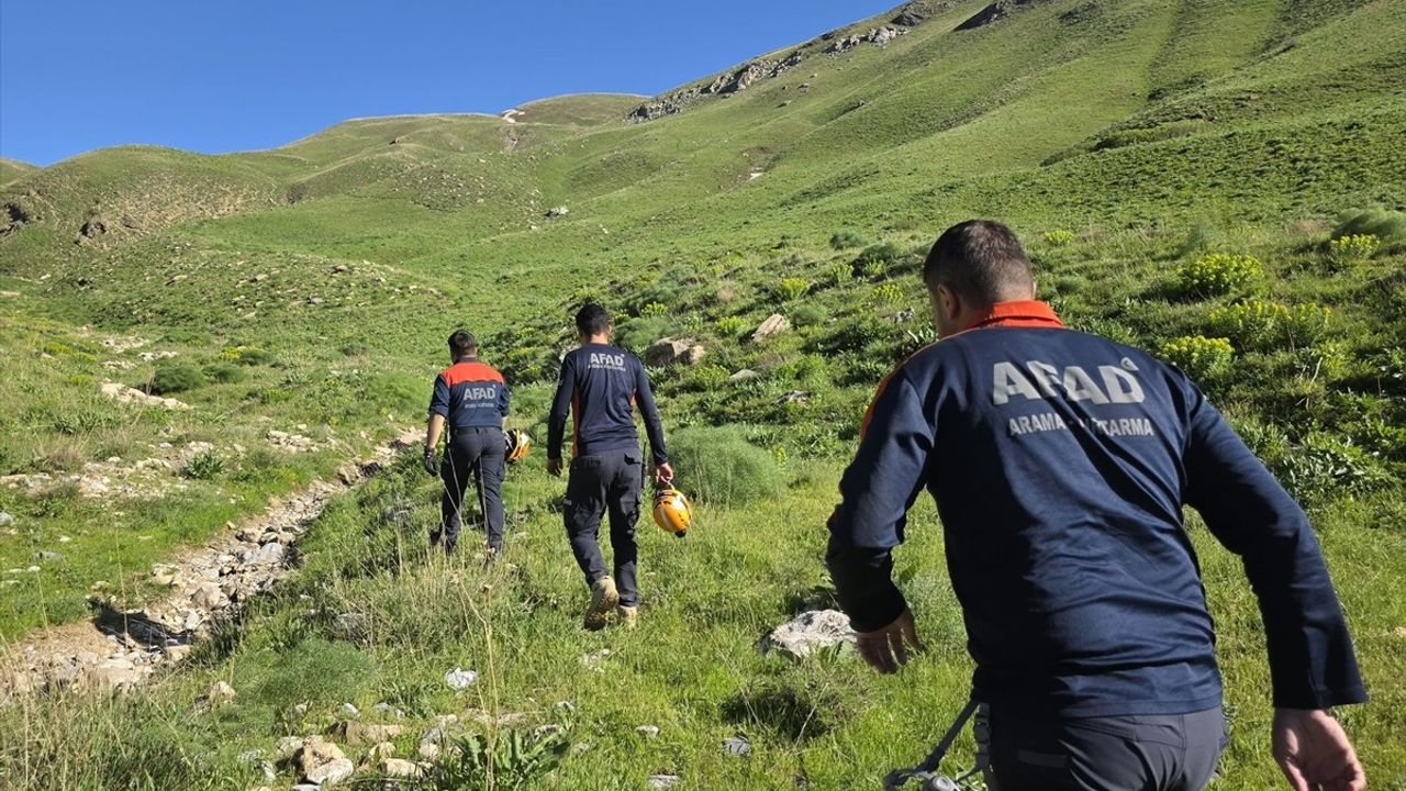 Van'da Mahsur Kalan Kişi için Ekipler Hızla Hareket Etti