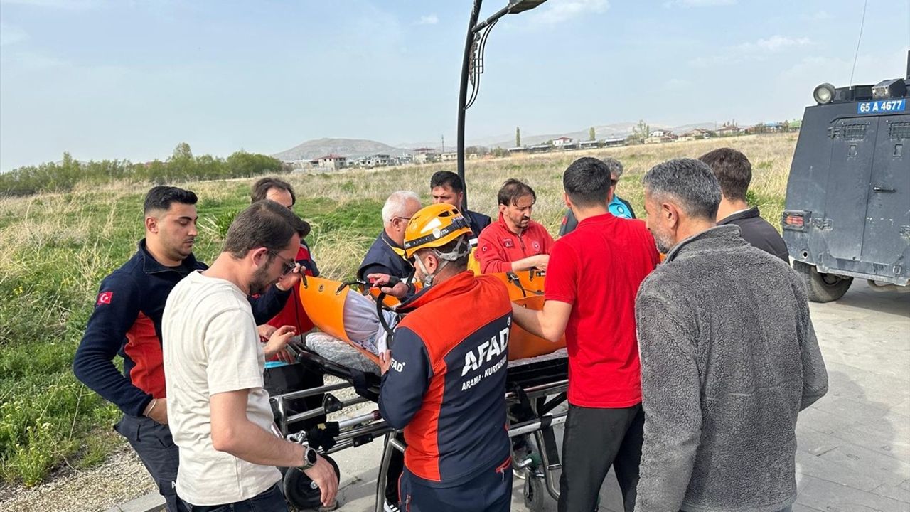 Van Kalesi'nde Düşen Kadın Kurtarıldı