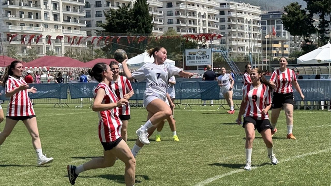 30. Ramazan Demirci Açık Alan Hentbol Turnuvası Alanya'da Devam Ediyor