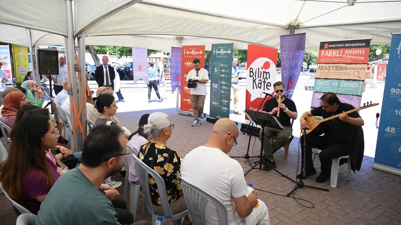 Ankara'da Bilim Kafe Etkinliği: Çocuk, Aile ve Eş İlişkileri Tartışıldı