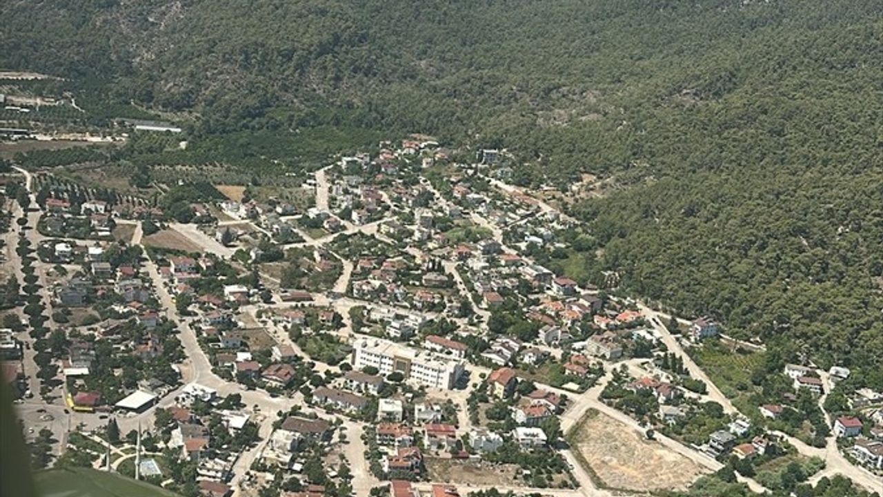 Antalya Kemer'de Orman Yangınına Müdahale Devam Ediyor