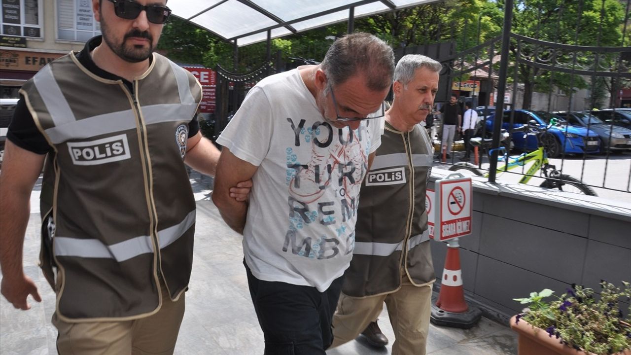 Eskişehir'de Köpeğe Şiddet Uygulayan Şahise Ev Hapsi Verildi