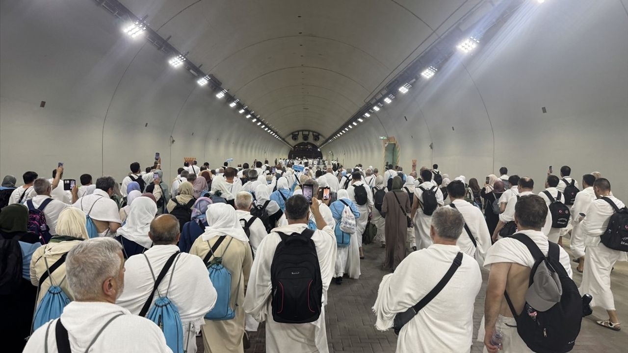 Hac İbadetini Yerine Getiren 2 Milyon Müslüman